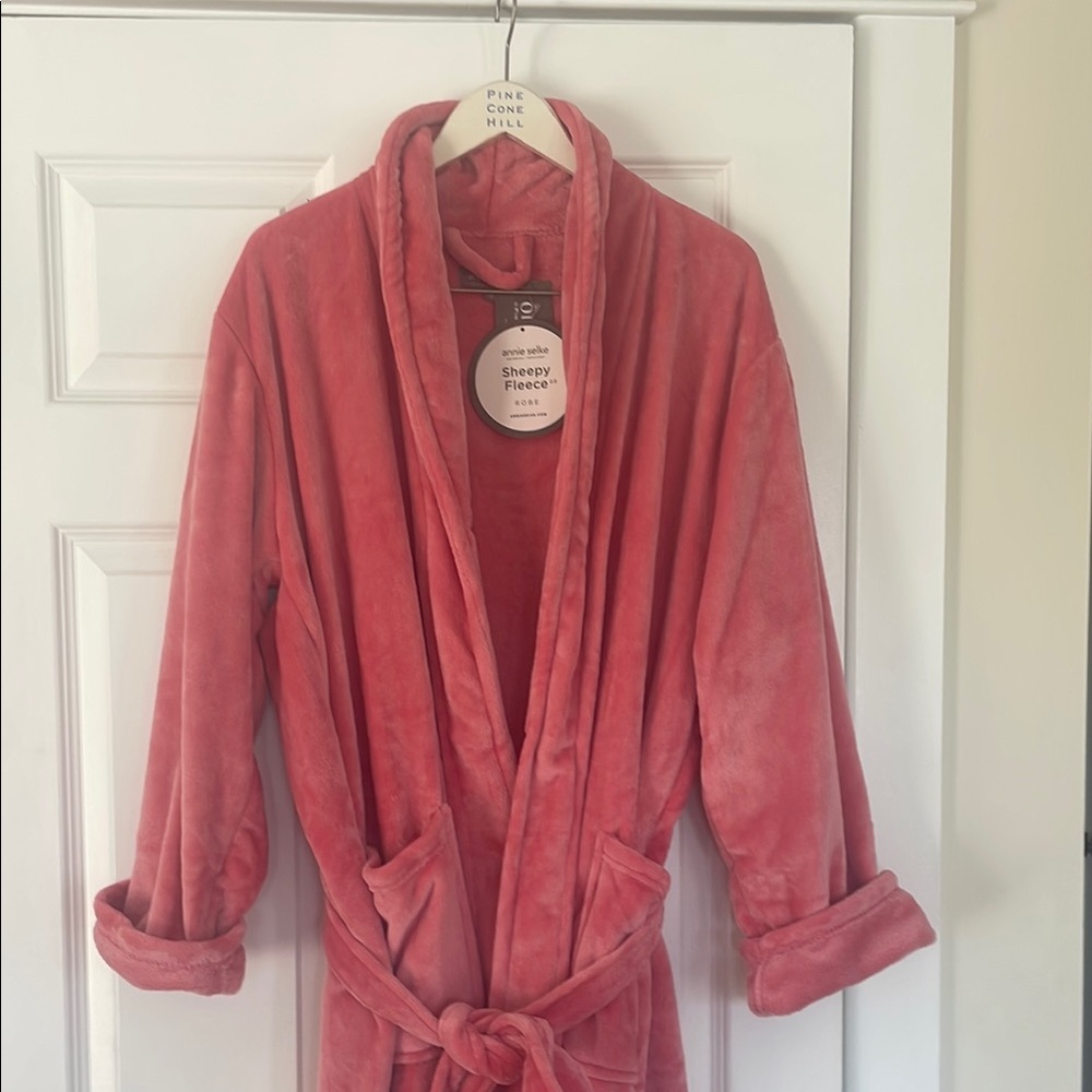 Annie Selke coral Fleece Robe size Grande